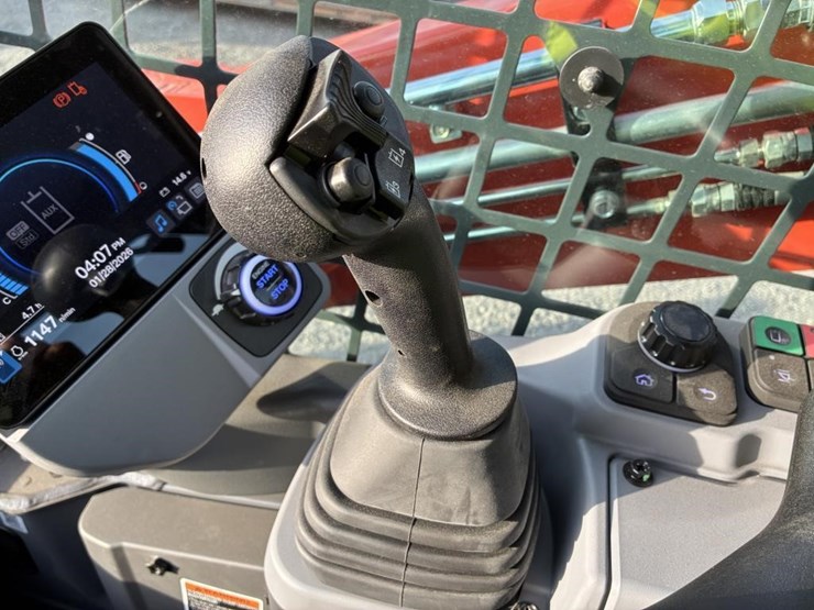 2024-kubota-svl75-3-image-15