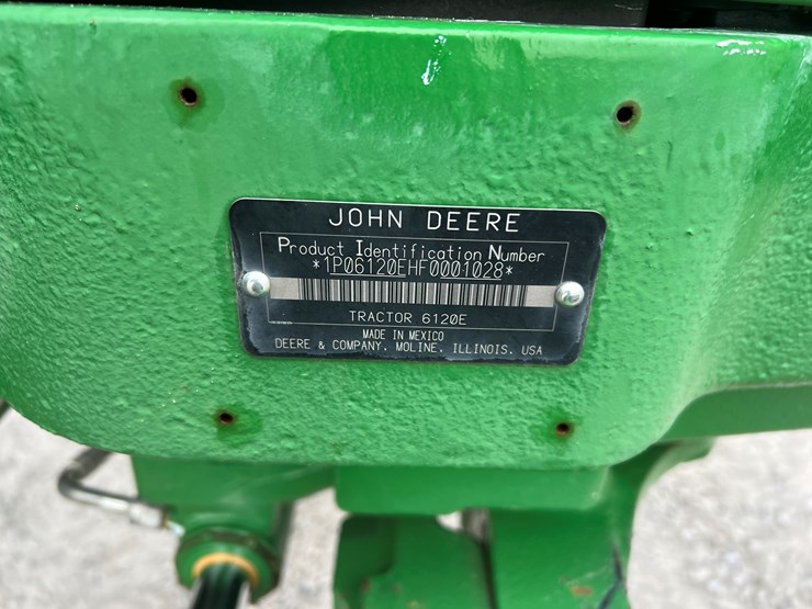 2015-john-deere-6120e-image-22