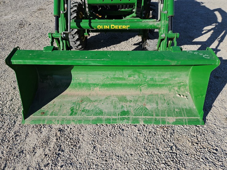 2023-john-deere-3033r-image-3