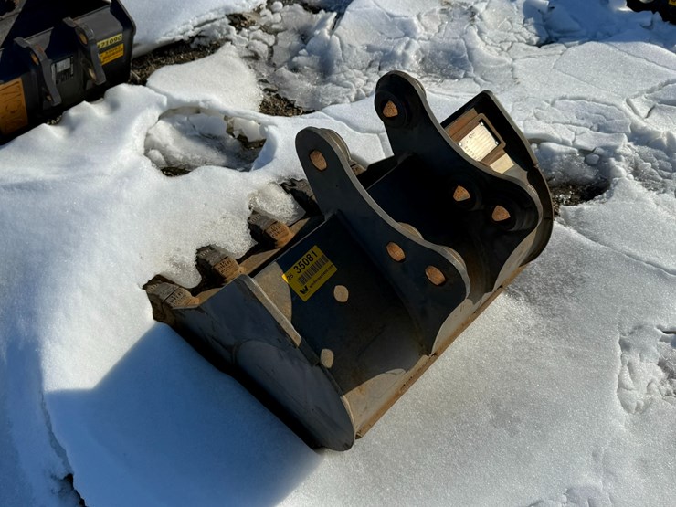 #69-•-case-cnh27-bucket-inv#-35081-image-3