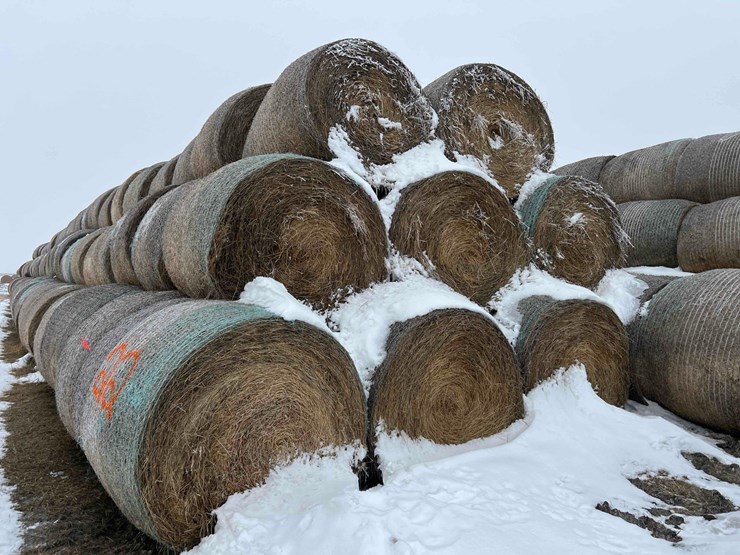 2025-john-deere-561m-image-5