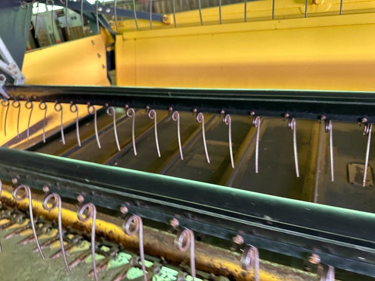 2011-new-holland-92c-image-32