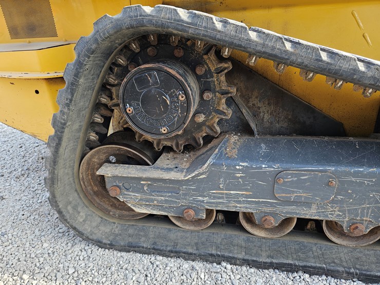 2020-deere-325g-image-21