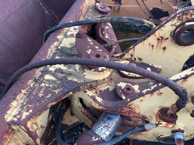 71”-hydraulic-bucket-image-11