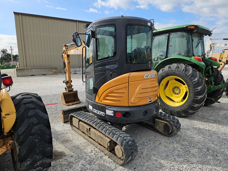 2018-case-cx37c-image-15