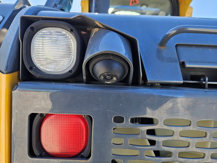 2021-deere-325g-image-19