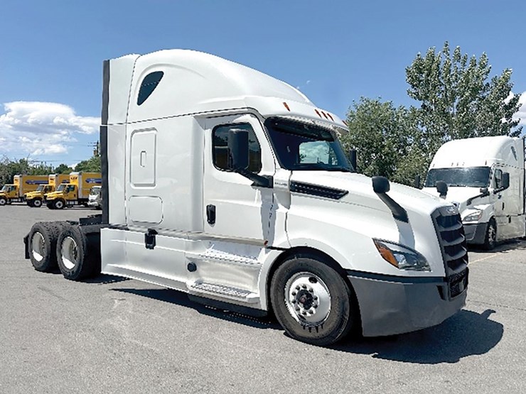 2020-freightliner-cascadia-126-image-1
