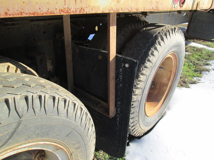 1974-ford-f700-image-7