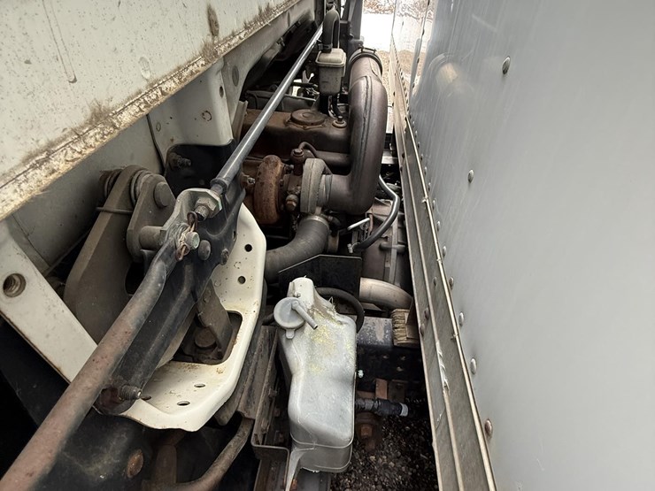 1998-isuzu-npr-image-11