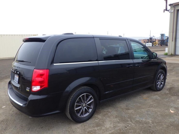 2017-dodge-grand-caravan-image-3