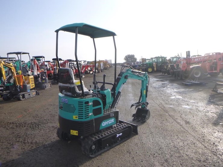 agt-qh12r-hydraulic-excavator-image-3