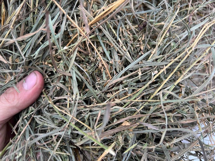 2025-john-deere-561m-image-13