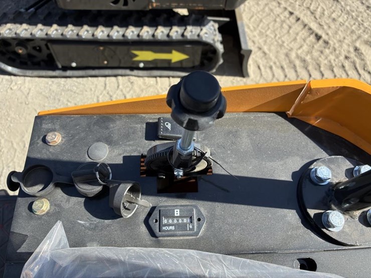 2025-vicsec-vc13-hydraulic-excavator-image-13