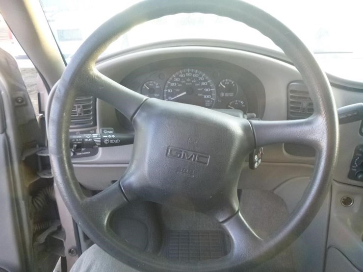 2004-gmc-safari-image-12