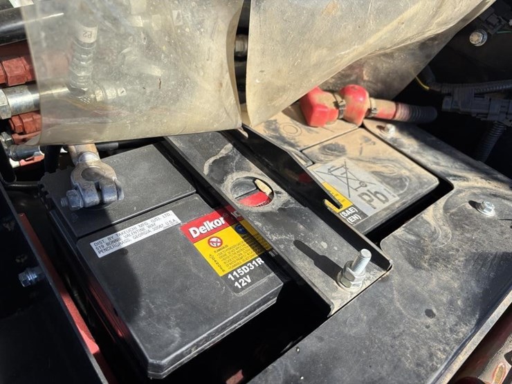 2022-takeuchi-tb240-image-42