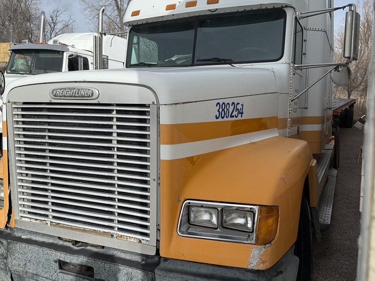 1988-freightliner-flc120-image-3