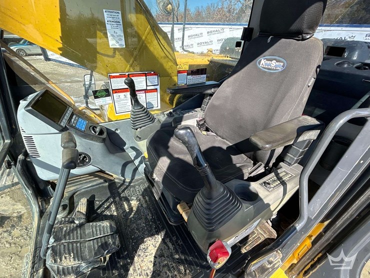 2013-komatsu-pc200-image-15