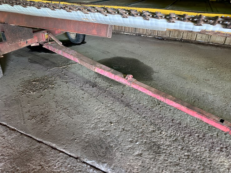 2011-new-holland-92c-image-39