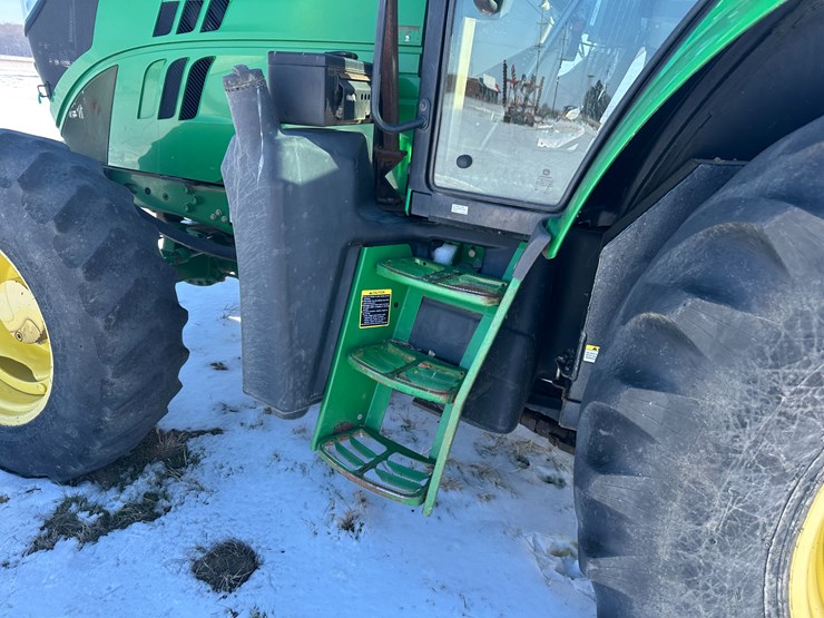 2014-john-deere-6105m-image-23