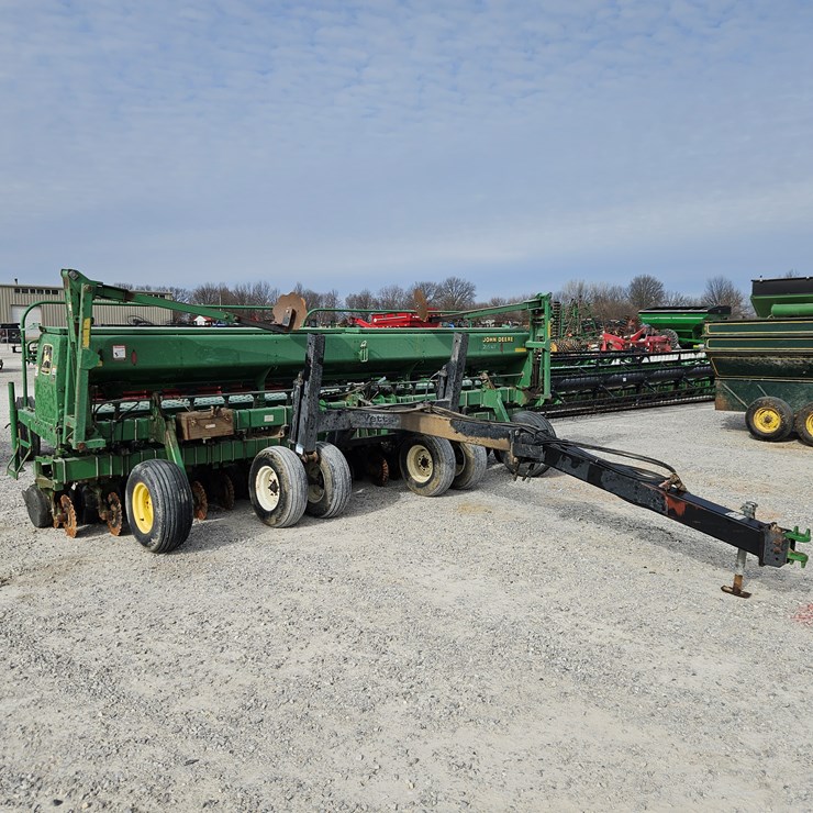 2001 JOHN DEERE 1530