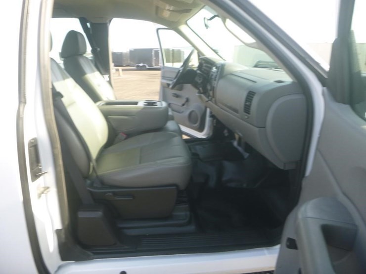 2009-chevrolet-2500-image-12