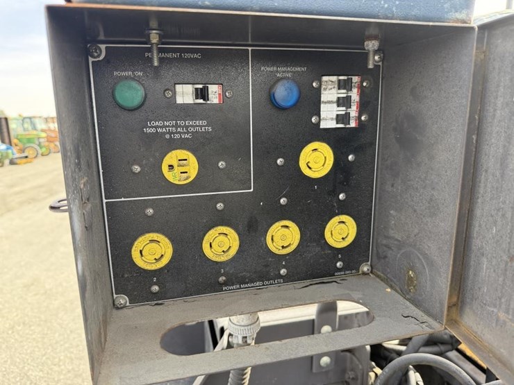 2016-volvo-blaw-knox-pf-4410b-asphalt-paver-image-43