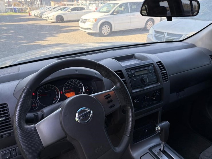 2012-nissan-pathfinder-image-12