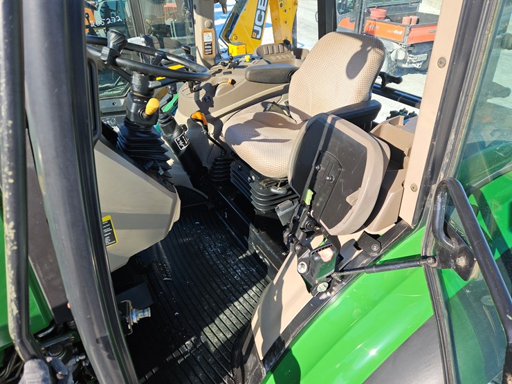 2014-john-deere-5100e-image-10