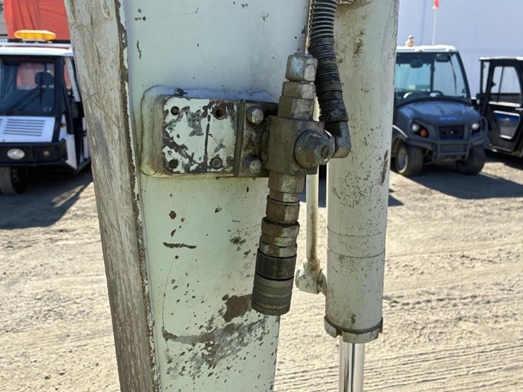 2016-takeuchi-tb240-image-8