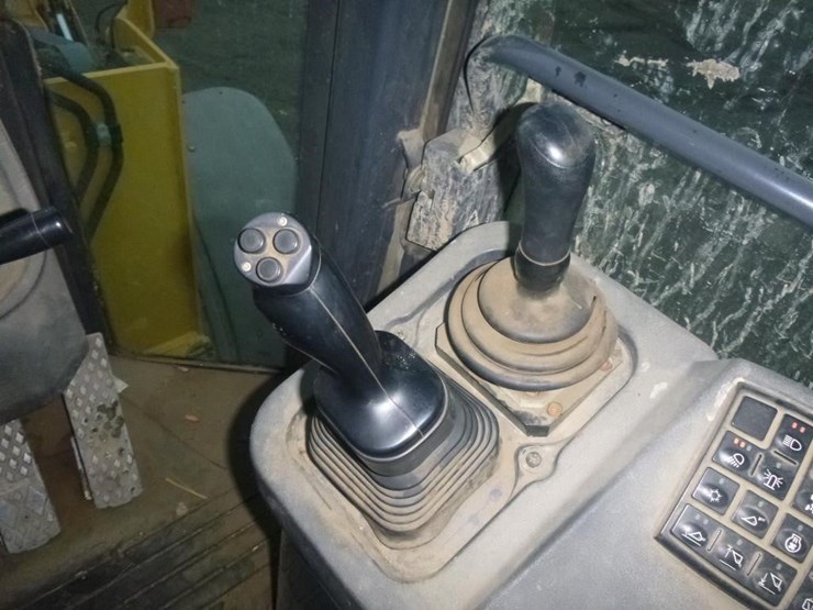 2005-deere-624j-image-11