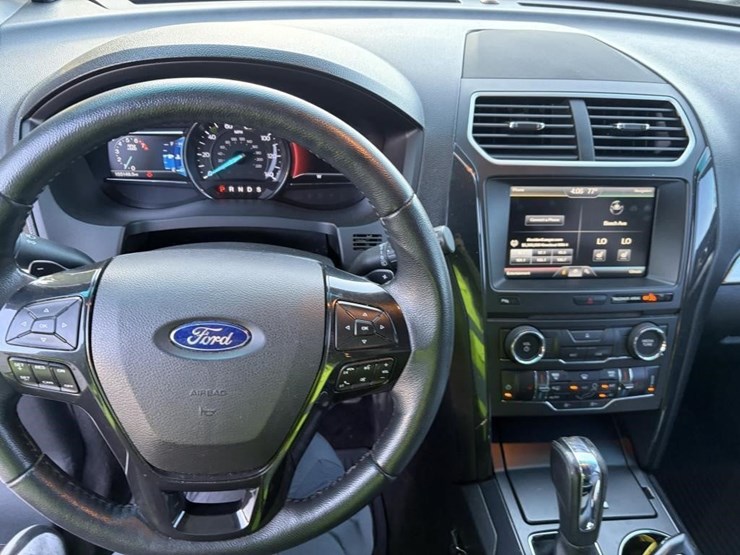 2016-ford-explorer-xlt-image-13