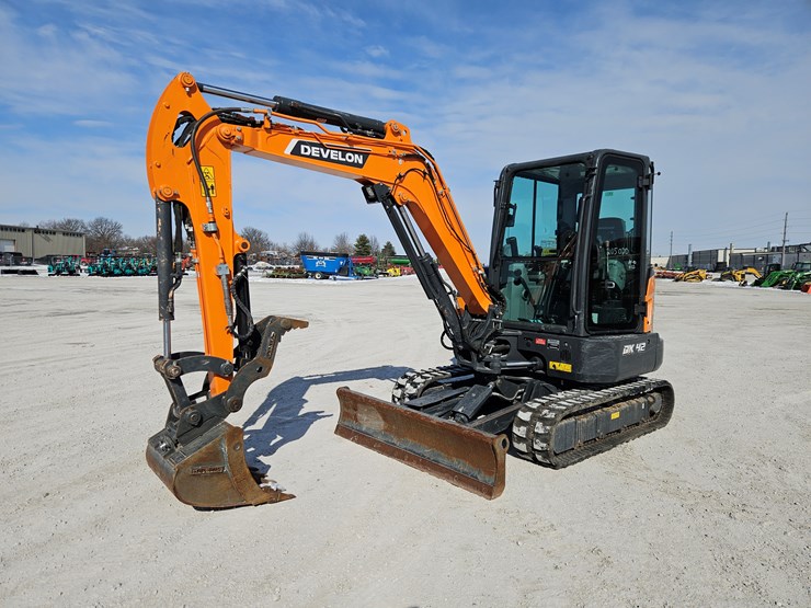 2024-develon-dx42-7-image-1