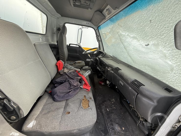 2000-isuzu-npr-image-22