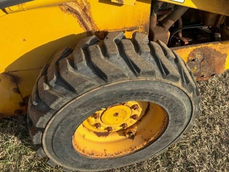 2005-john-deere-240-image-13