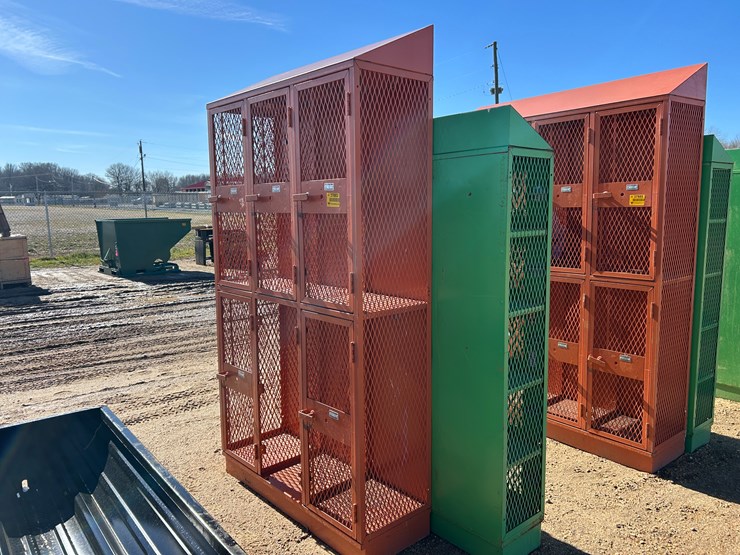 #37883-•-6-lockers-image-2