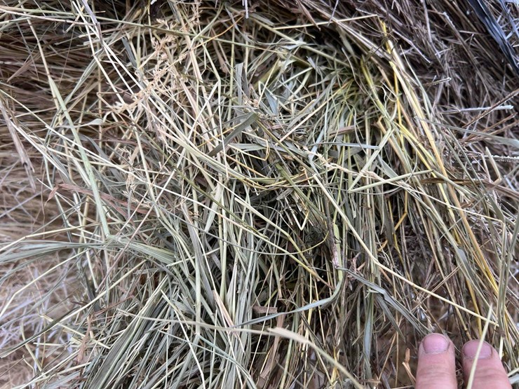 2025-john-deere-561m-image-11