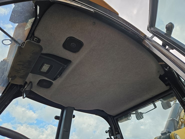 2015-caterpillar-420f-image-9