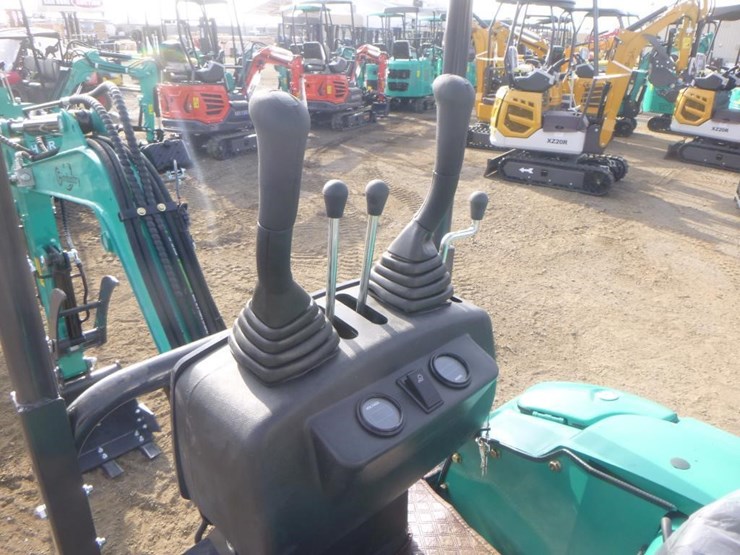 2025-agt-qk16r-hydraulic-excavator-image-21