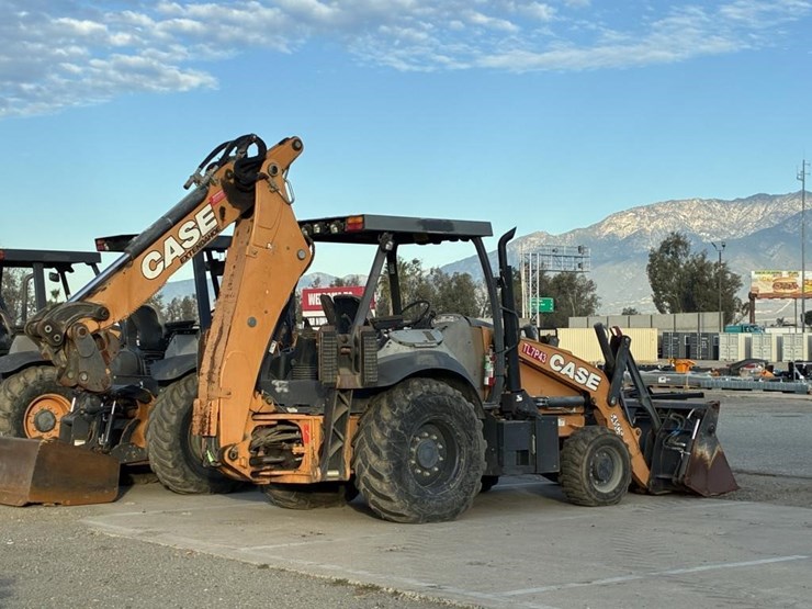 2017-case-580sn-image-3