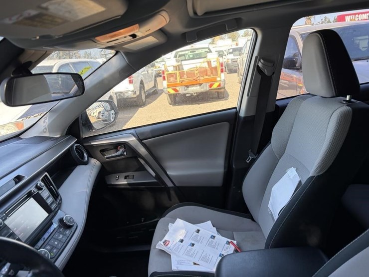 2018-toyota-rav4-image-14