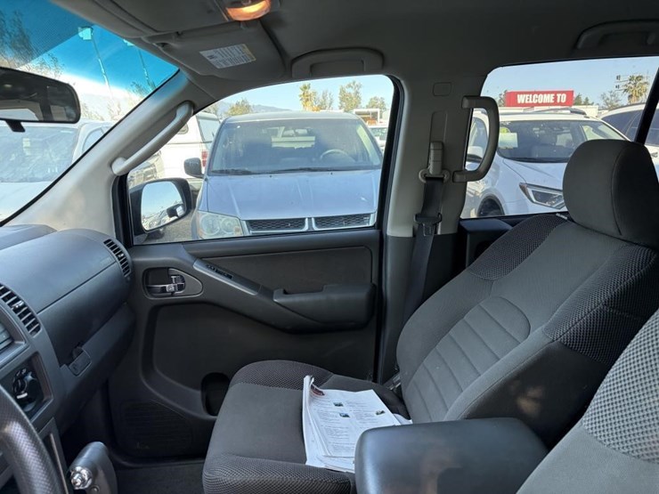 2012-nissan-pathfinder-image-15