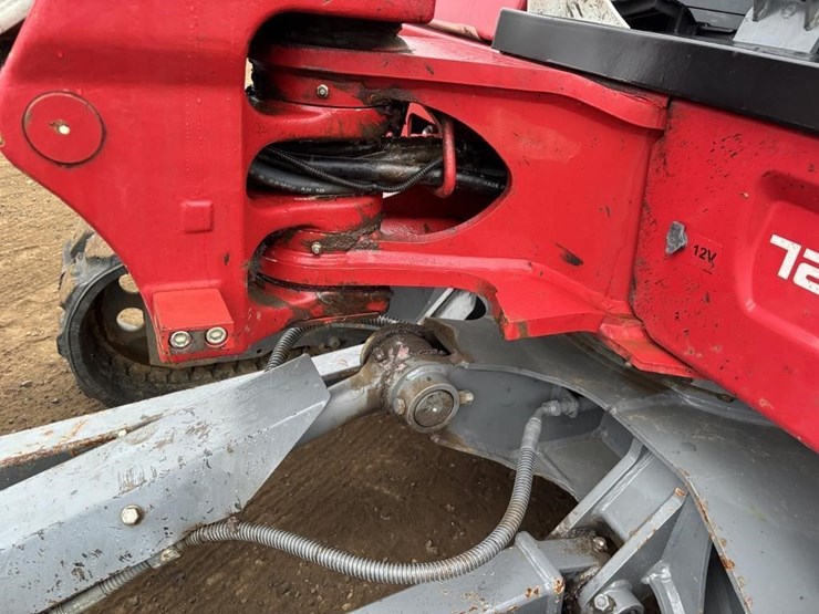 2021-takeuchi-tb240-image-20