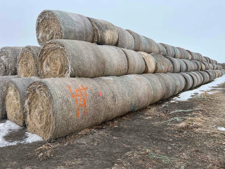 2025-john-deere-561m-image-1