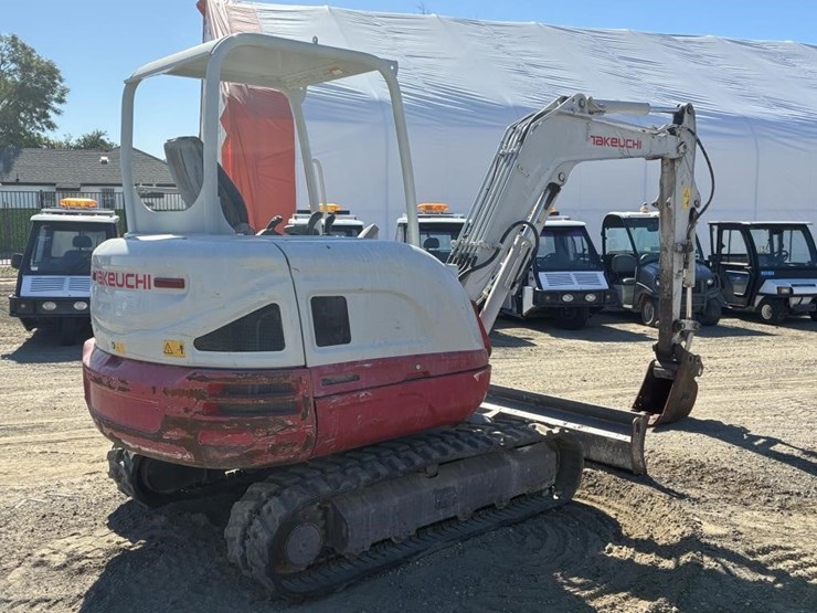 2016-takeuchi-tb240-image-3