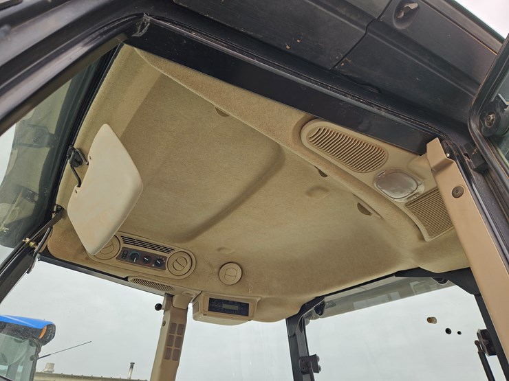 2013-john-deere-5075e-image-10