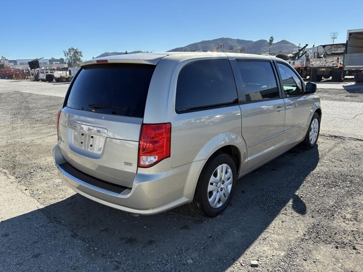 2014-dodge-grand-caravan-image-3