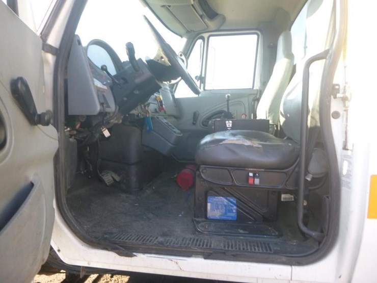 2005-international-durastar-4400-image-13