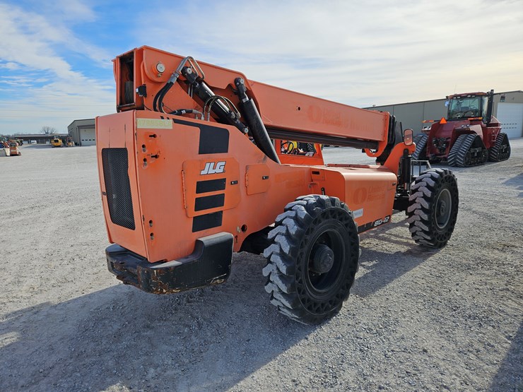 2017-jlg-8042-image-14