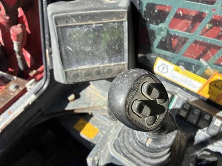 2019-takeuchi-tl10v2-image-16