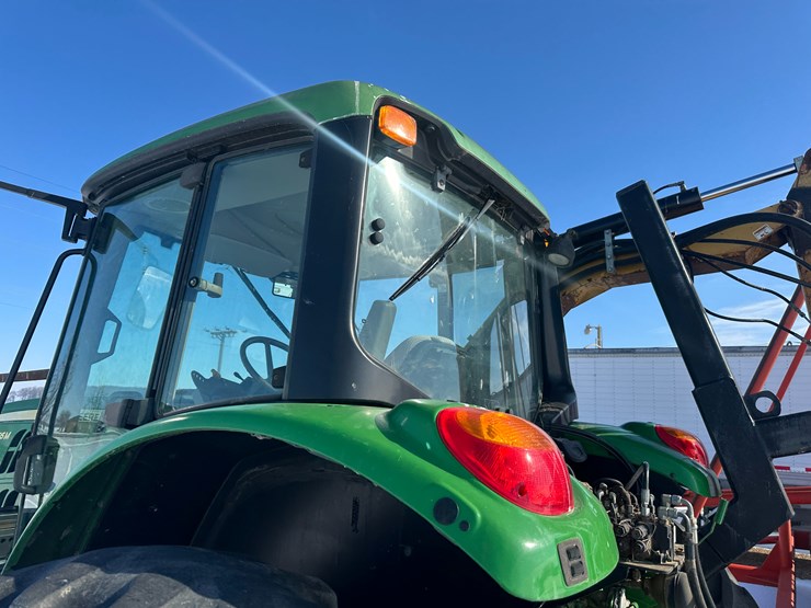 2014-john-deere-6105m-image-21